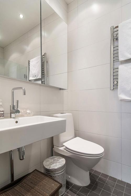 Зонирование в однокомнатной квартире при помощи стеклянной перегородки 09