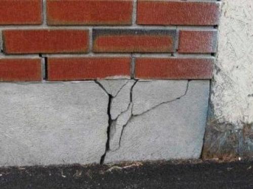 Как отремонтировать фундамент деревянного дома своими руками. Варианты ремонта фундамента 07