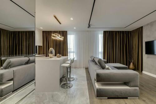 Как Вам дизайн совмещенной гостиной с кухней? 04