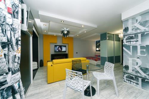 Дизайн квартиры — студии с желтыми акцентами 02