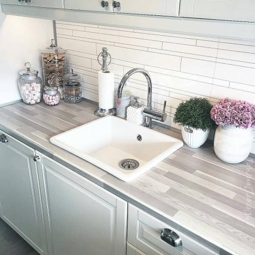 Кухня с гостиной и обеденной зоной. И новогодней ёлкой)) 02