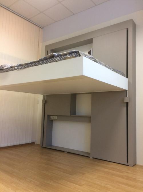 Кровать для маленькой квартиры 02