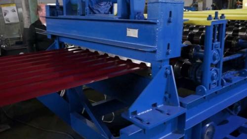 Устройство кровли из профлиста по деревянной обрешетке. Как покрыть крышу профнастилом своими руками пошаговая инструкция