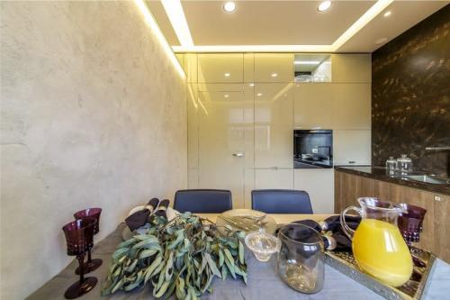 Г- образная кухня, 11 кв. м. Оцените дизайн от 1 до 10 01