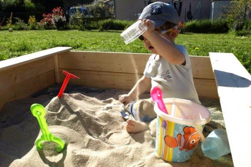 Закрывающаяся деревянная песочница. Песочница своими руками — лучшие идеи, материалы, самые простые чертежи и схемы (80 фото)