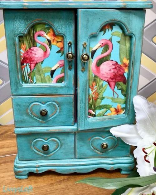 Замечательная идея по преображению старого комода своими руками 03