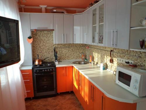 Сочетание плитки и мозаики на кухне. Преимущества и недостатки мозаики