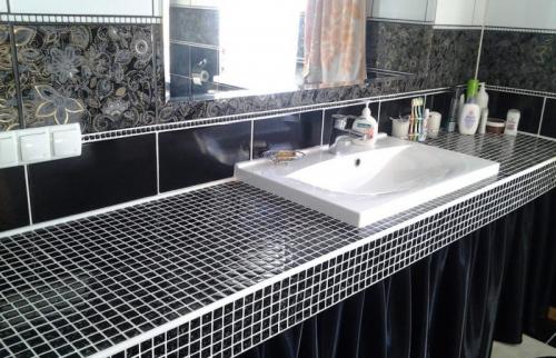 Сочетание плитки и мозаики. Частичная отделка мозаикой