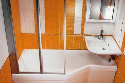 Покраска стен в ванной в хрущевке. Повышаем функциональность