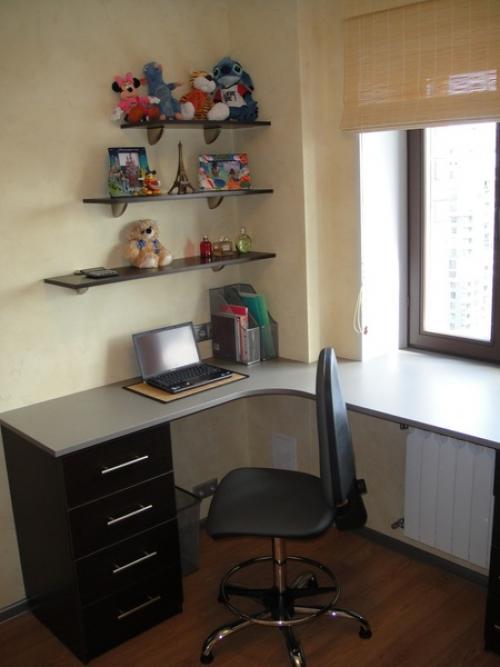 Столешница для комнаты перед окном. Материалы для изготовления стола–подоконника 22