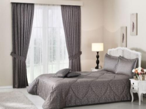 Шторы в спальню и покрывало на кровать. Разновидности 04