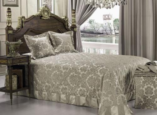 Шторы в спальню и покрывало на кровать. Разновидности 10