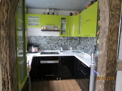 Дизайн маленькой кухни сделайте маленькое большим. Правила выбора мебели для кухни маленьких размеров