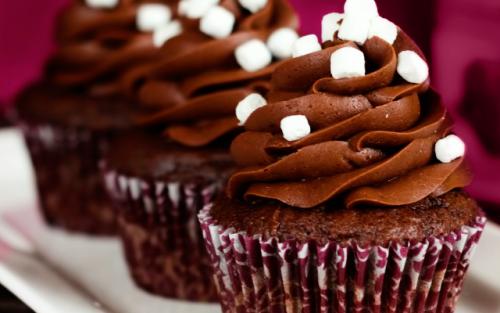 Шоколадный крем для капкейков. Шоколадные капкейки Нежный шёлк. Рецепт шоколадных капкейков со сливочным кремом