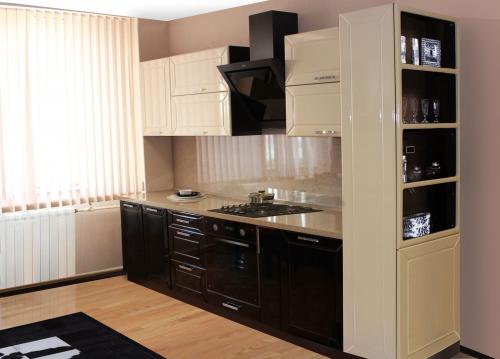 Маленькая кухня планировка. Секреты грамотной планировки в маленькой кухне: тщательно подбираем мебель и аксесуары