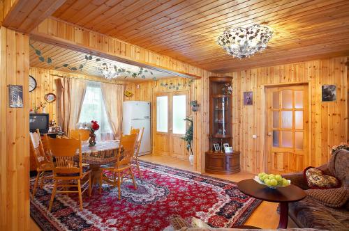 Дизайн комнаты из вагонки. Виды вагонки