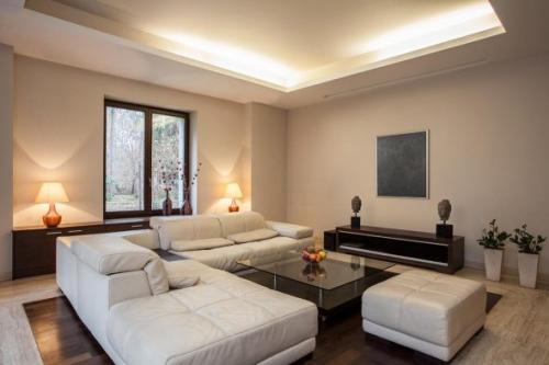 Светлые стены и темный потолок. Цветовая «зависимость»