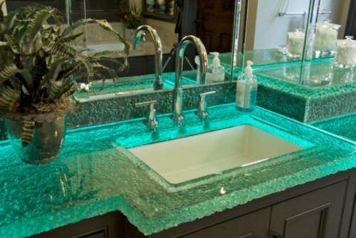 Стол подоконник в детской для двоих. Выбираем материалы для столешницы в детскую