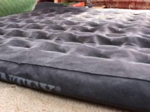 Заклеить надувной матрас intex. Клеим надувной матрас разными способами 07 Заклеить надувной матрас intex. Клеим надувной матрас разными способами 07