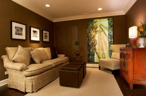 Бежевый интерьер с яркими акцентами. БЕЖЕВО-КОРИЧНЕВАЯ ГОСТИНАЯ: ОСНОВЫ ПРОЕКТИРОВАНИЯ