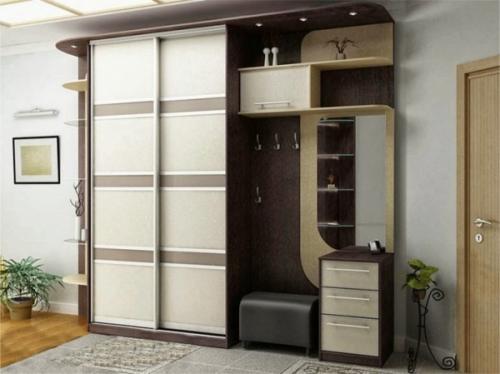 Встроенная гардеробная в прихожей. Преимущества и недостатки встроенной гардеробной в прихожей 19