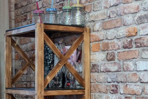 Ремонт квартиры в стиле лофт своими руками. Стойки, как в Jysk и кровать из поддонов