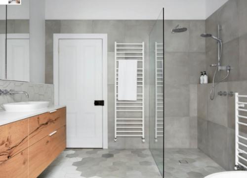 Где разместить полотенца в ванной. Где не стоит размещать полотенцесушитель в ванной