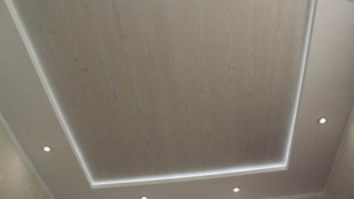 Ламинат на потолке и стенах в интерьере. Стили интерьеров с ламинатом на потолке 09 Ламинат на потолке и стенах в интерьере. Стили интерьеров с ламинатом на потолке 09