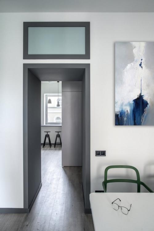 Квартира в доме 1930х годов. Сдержанный стиль с яркими акцентами. 04