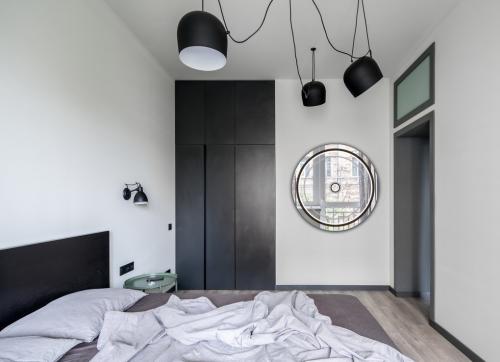 Квартира в доме 1930х годов. Сдержанный стиль с яркими акцентами. 09