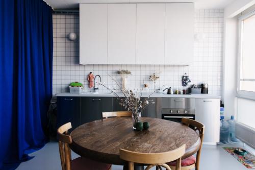 Компактная студия с гамаком и панорамным остеклением для молодой пары 04