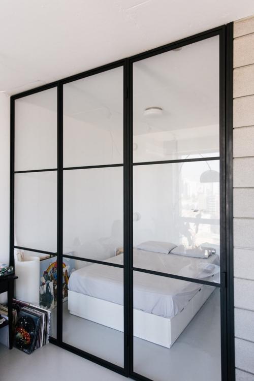 Компактная студия с гамаком и панорамным остеклением для молодой пары 05