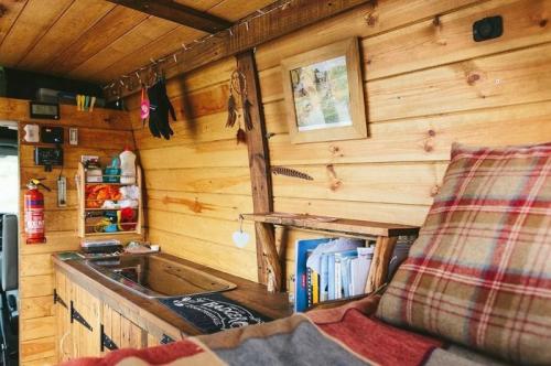 Уютный домик на воде 02