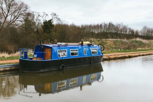 Уютный домик на воде 09