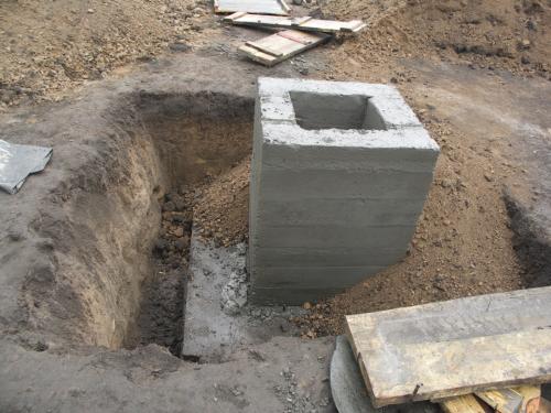 Процесс установки стаканы фундамента промздания. Установка фундамента из готовых блоков