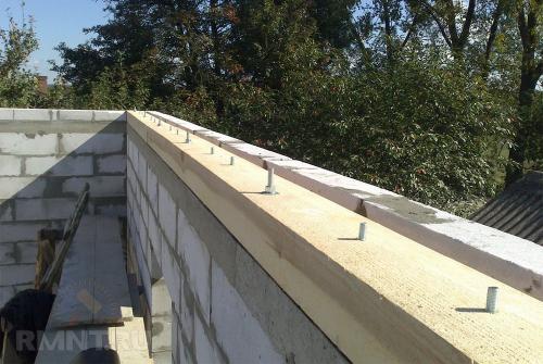 Крепление потолочных балок. Чердачное перекрытие по деревянным балкам: обзор лучших конструкций и советы по выбору балок 01 Крепление потолочных балок. Чердачное перекрытие по деревянным балкам: обзор лучших конструкций и советы по выбору балок 01