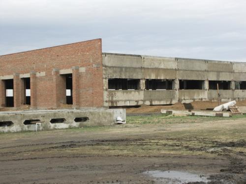 Процесс установки стаканы фундамента промздания. Установка фундамента из готовых блоков