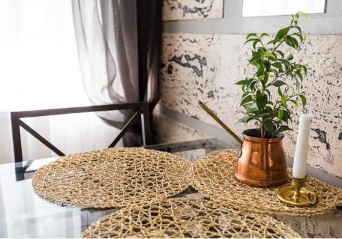 Дизайн белой кухни 6 кв. с варочной поверхностью на 2 конфорки 05