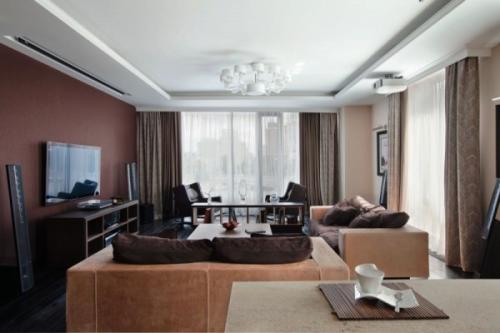 Сочетание синих и бежевых обоев. Теплые оттенки