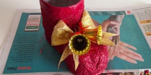 Новогодние украшения своими руками.  Сапожок из пластиковой бутылки