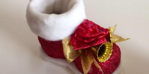 Новогодние украшения своими руками.  Сапожок из пластиковой бутылки