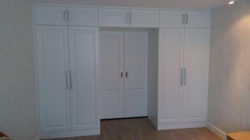 Встроенный распашной шкаф в нишу. Как разместить встроенный шкаф с распашными дверями в нише