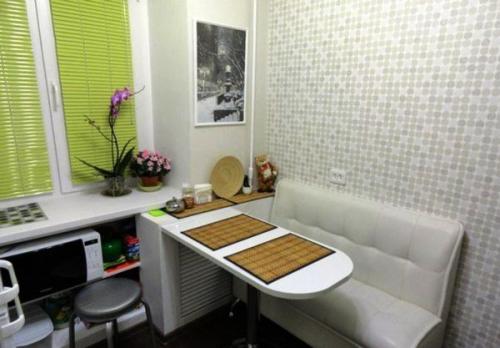 Дизайн кухни с диваном и телевизором. Лучшие варианты моделей диванов для малогабаритных кухонь