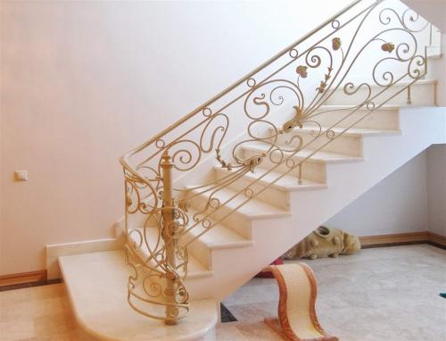 Кованые изделия в интерьере. В каком стиле стоит использовать кованый декор?