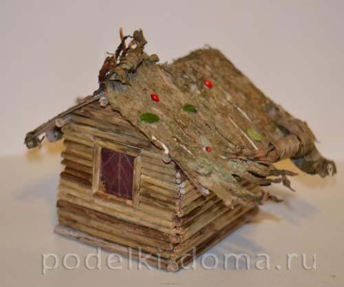 Дом из природного материала. Молодая семья построила уютный дом из природных материалов, потратив минимум средств 10