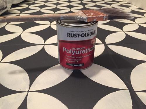 Трафареты для напольной плитки. Мастерица полностью преобразила пол в ванной, используя лишь трафарет и немного краски