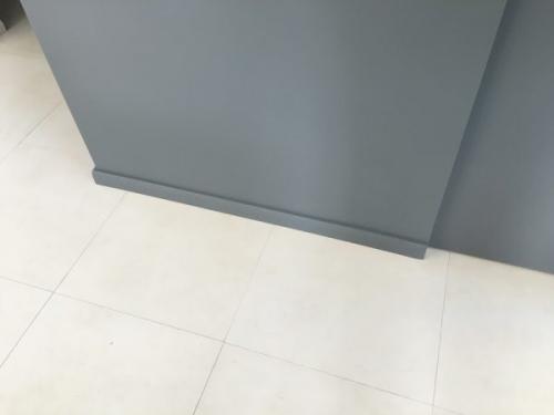 Плинтус в цвет стен. Советы по выбору цвета плинтуса