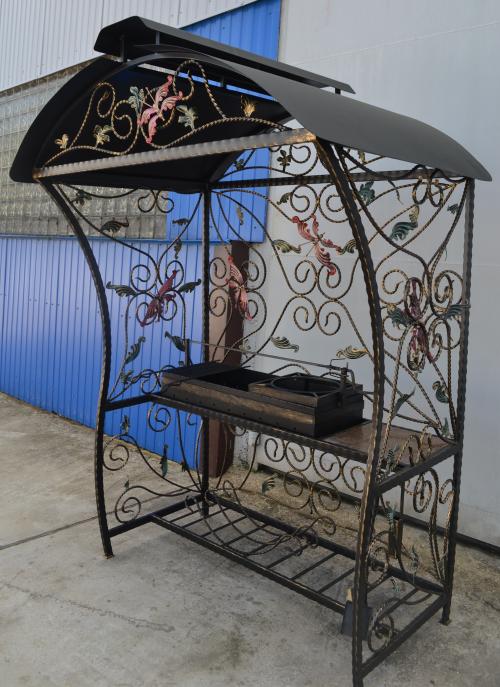 Кованые изделия в интерьере. В каком стиле стоит использовать кованый декор?