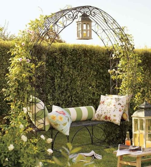 Арки во дворе частного дома. Чем разграничить зоны в саду