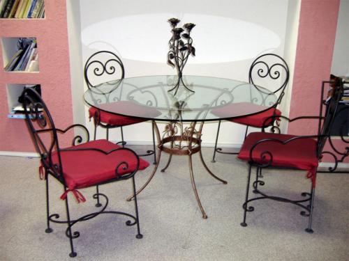 Кованые изделия в интерьере. В каком стиле стоит использовать кованый декор?